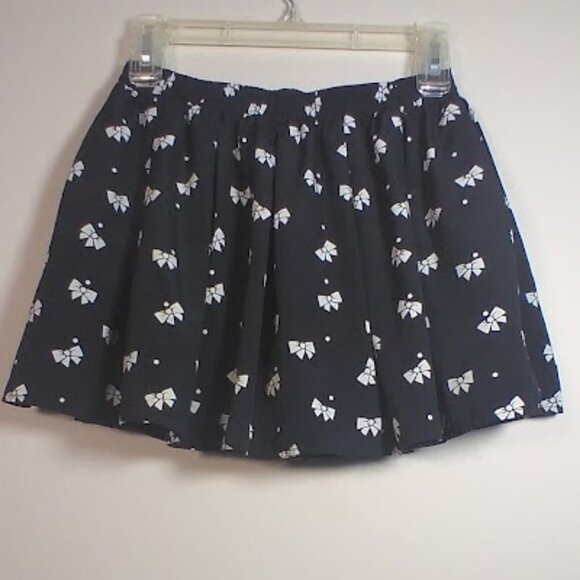 Forever 21 Black and White Skirt with Under Shorts- Size: S - Picture 7 of 17